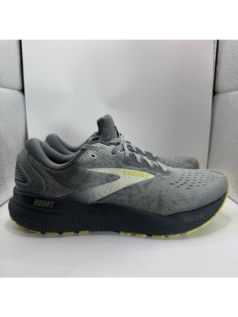 Brooks Ghost 16 Mens Running Shoes Gray/Black Size 11 Medium Cushioning
